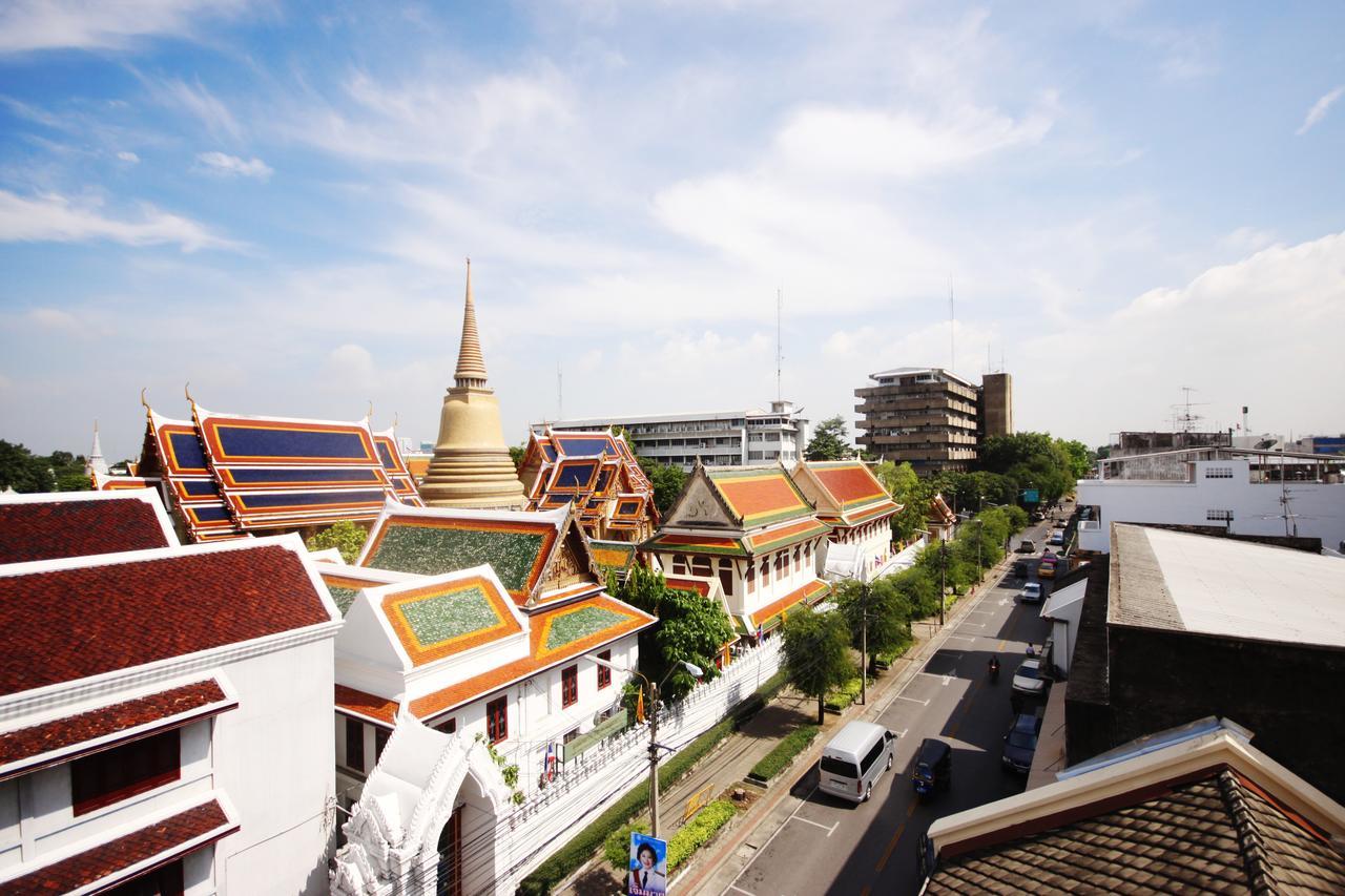 Issara By D Hostel Bangkok Bagian luar foto